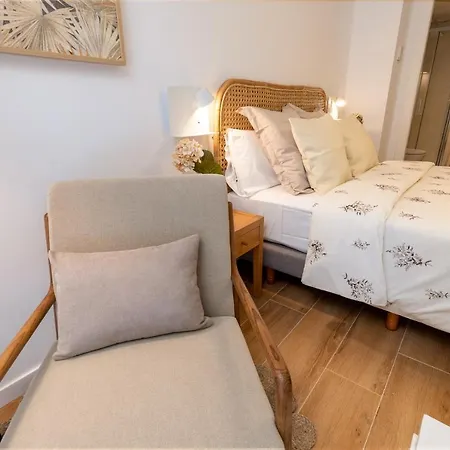 Apartup Opera Loft Apartment
