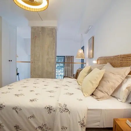 Apartup Opera Loft Apartment