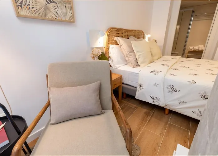 Apartup Opera Loft Apartment